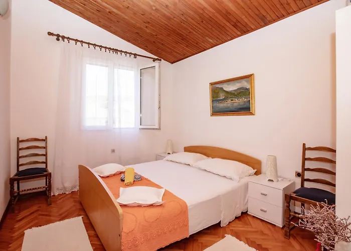 By The Sea Stupin Celine, - 4264 *